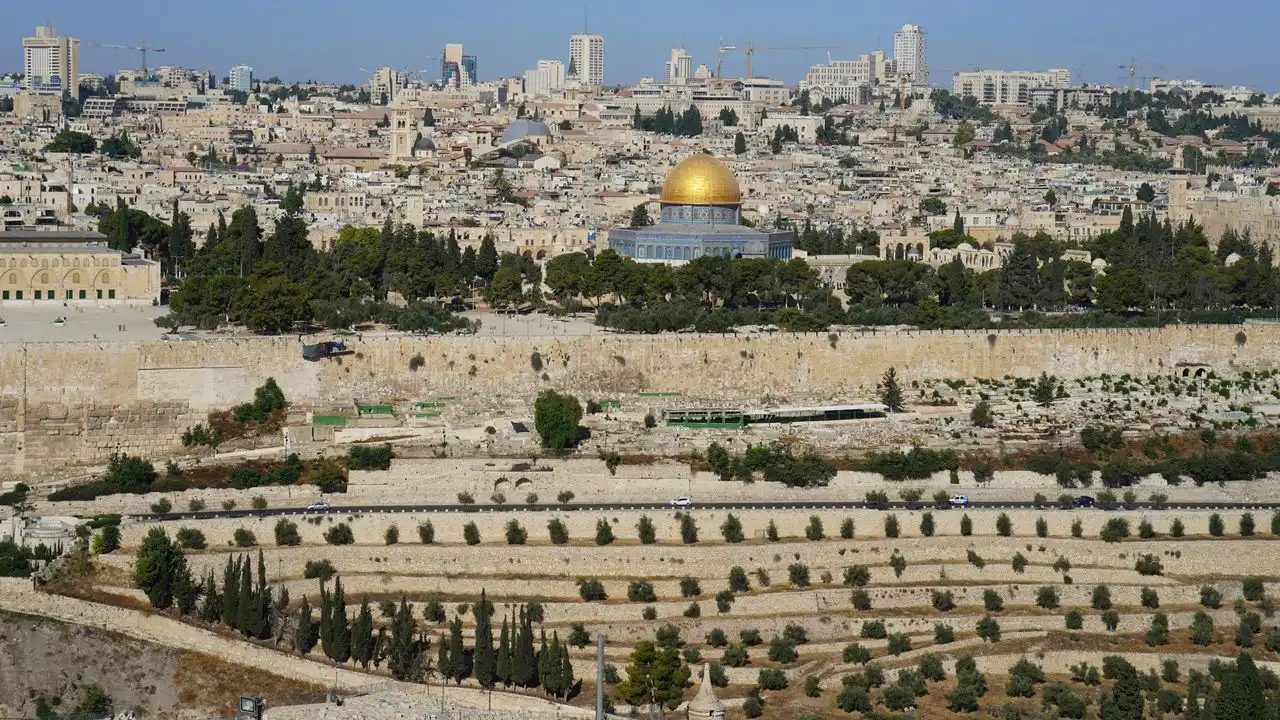 Is Hebrew Hard To Learn For English Speakers?